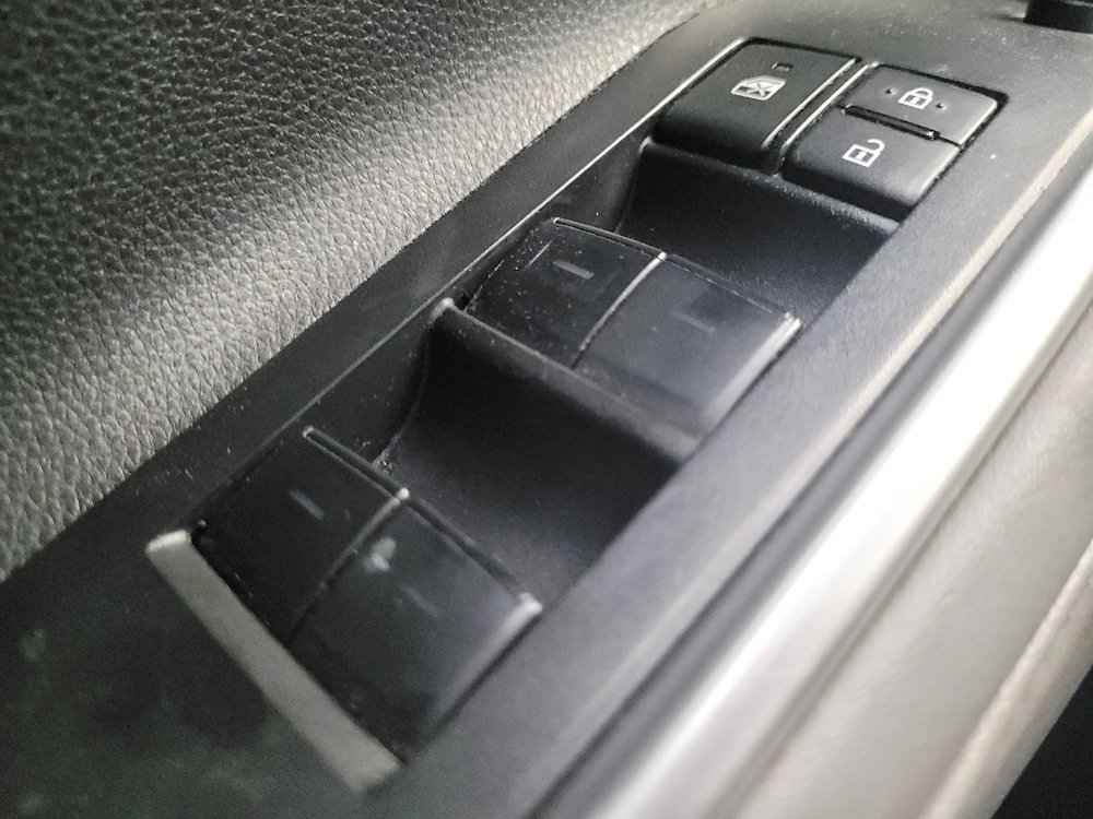 Used 2022 Toyota Highlander LE image 27
