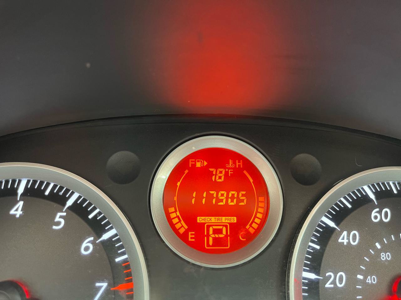 Used 2012 Nissan Sentra 2.0 SR w/ Moonroof Pkg FWD image 17