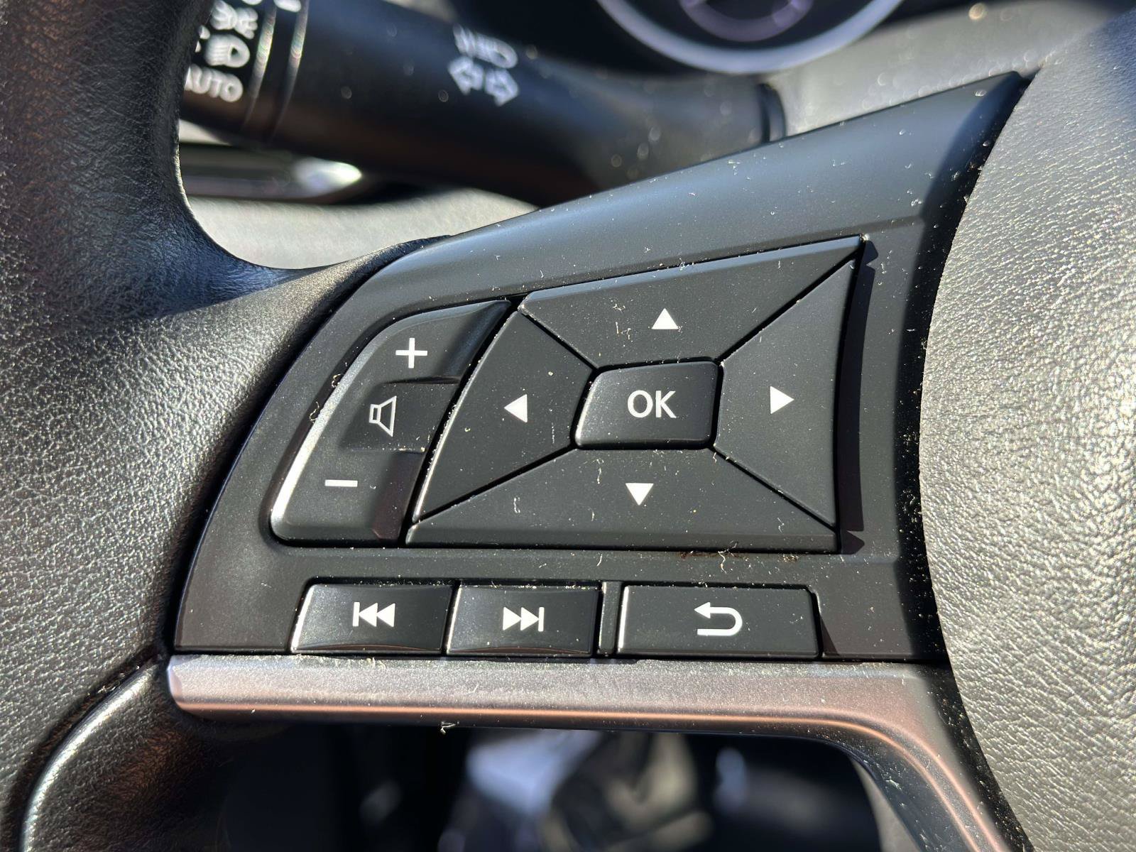 Used 2023 Nissan Sentra SV FWD image 17