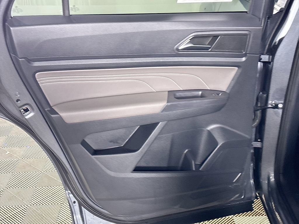 Certified 2021 Volkswagen Atlas Cross Sport SE w/ Panoramic Sunroof Package image 19