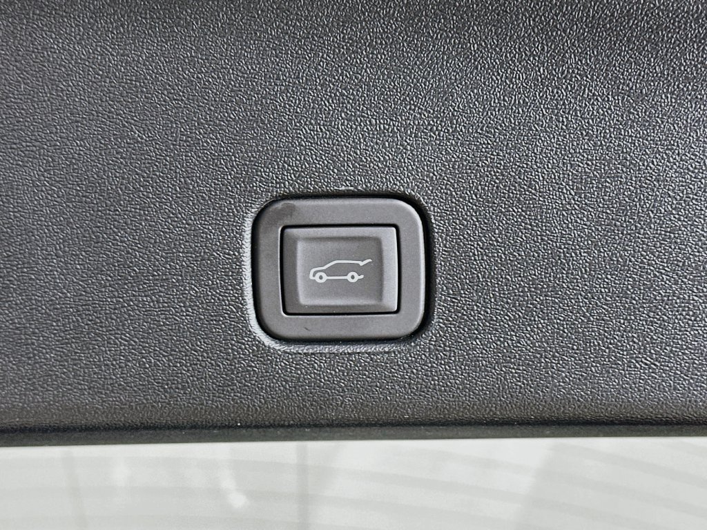 Used 2026 Cadillac Optiq Sport 2 w/ LPO, Floor Liner Package AWD/4WD image 32