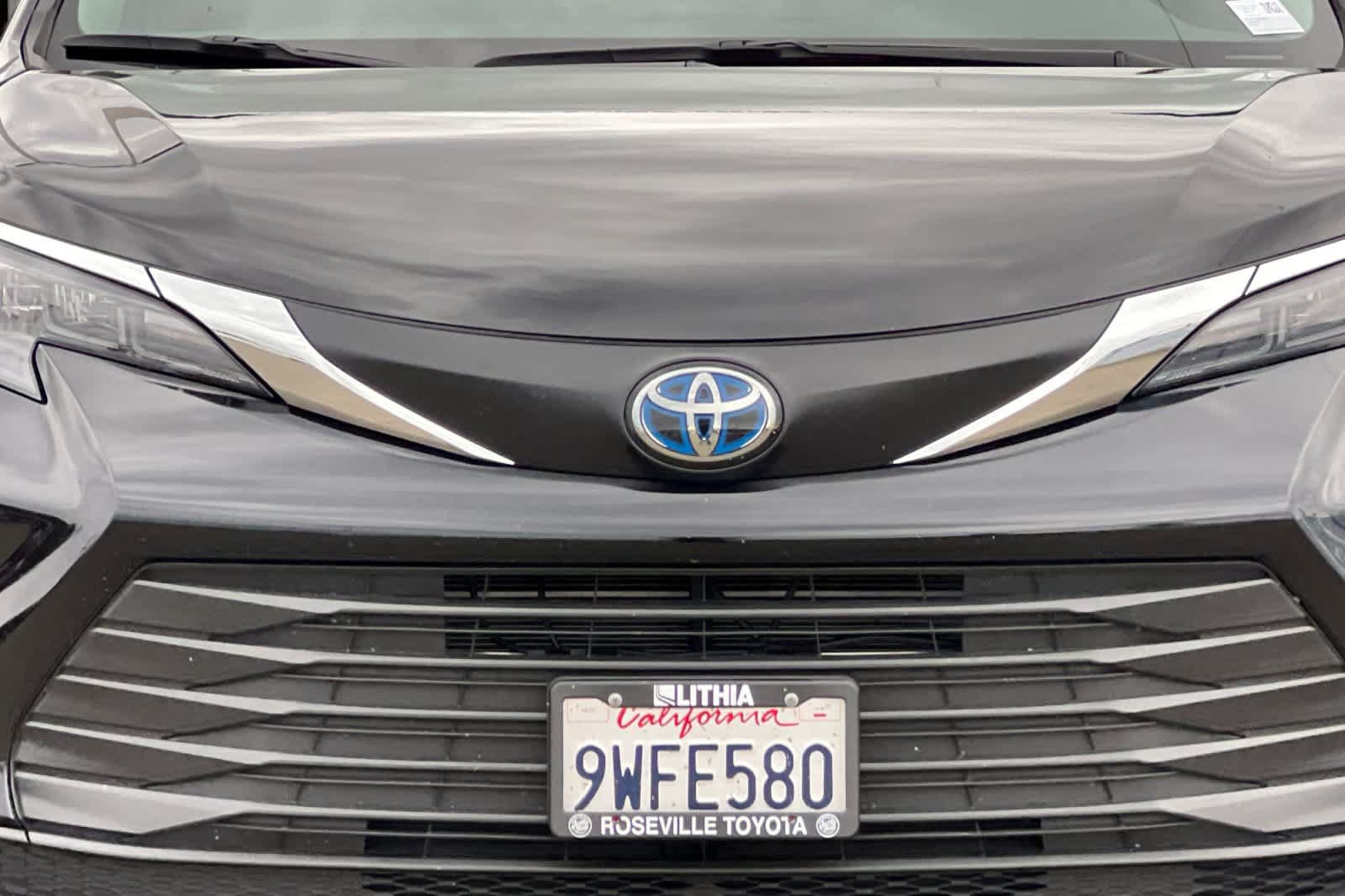 Certified 2025 Toyota Sienna LE FWD image 15