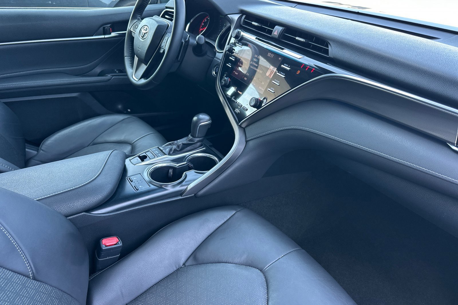 Used 2018 Toyota Camry XSE FWD image 15