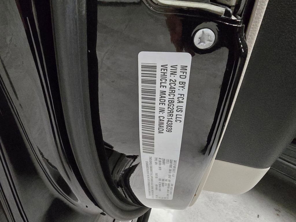 Certified 2024 Chrysler Pacifica Touring-L image 14