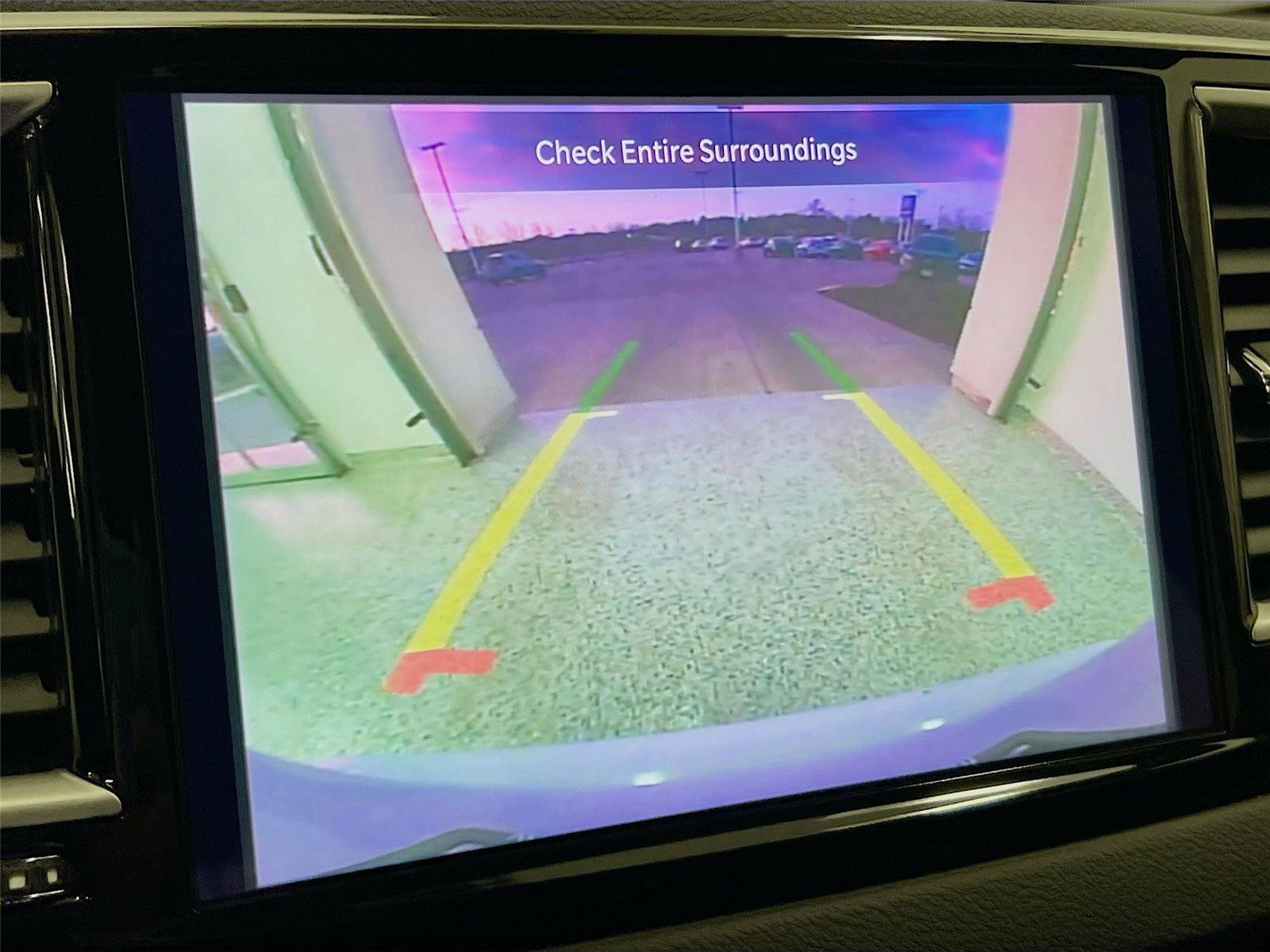 Used 2024 Chrysler Pacifica Touring-L FWD image 16