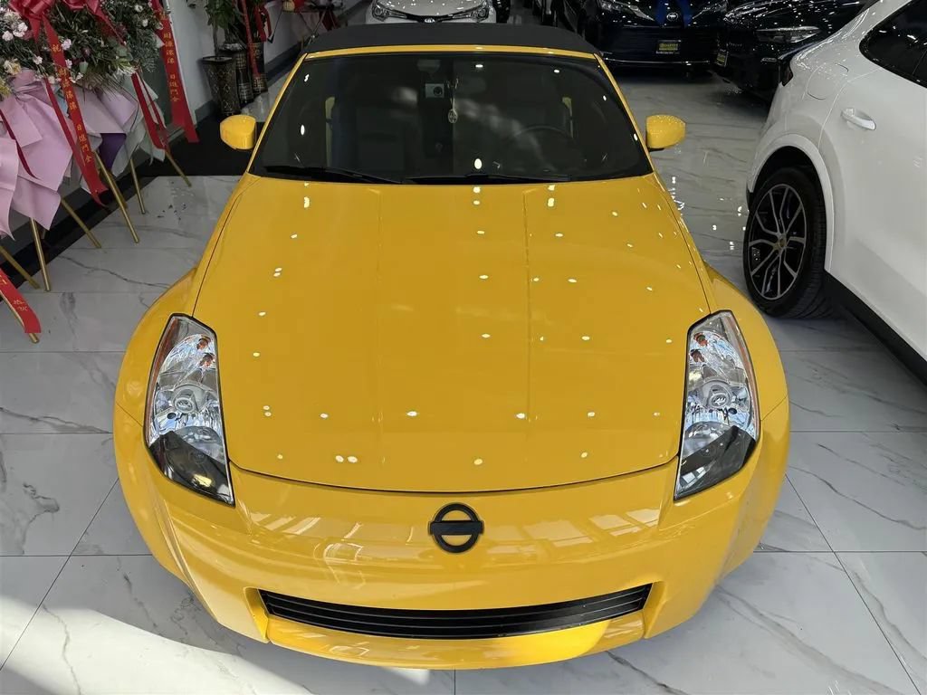 Used 2005 Nissan 350Z Touring RWD image 2