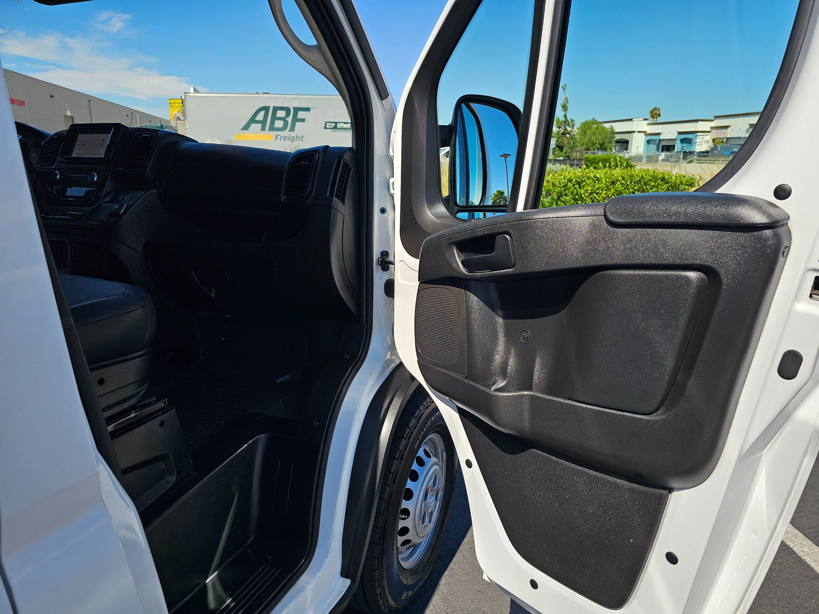 Used 2025 RAM ProMaster 2500 w/ Convenience Group FWD image 25