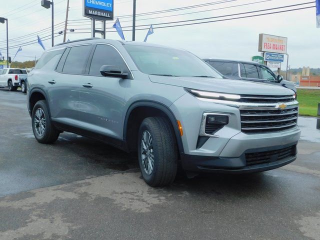 Used 2024 Chevrolet Traverse LT image 4