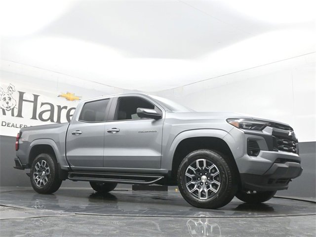 Used 2023 Chevrolet Colorado LT w/ LT Convenience Package III image 2