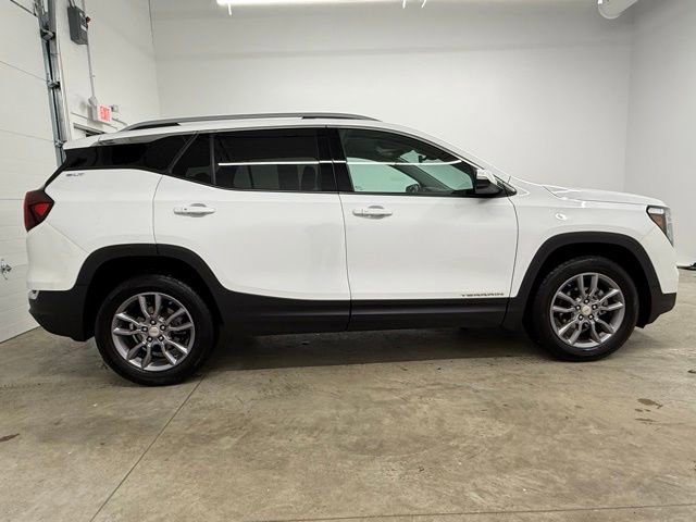 Used 2023 GMC Terrain SLT image 4