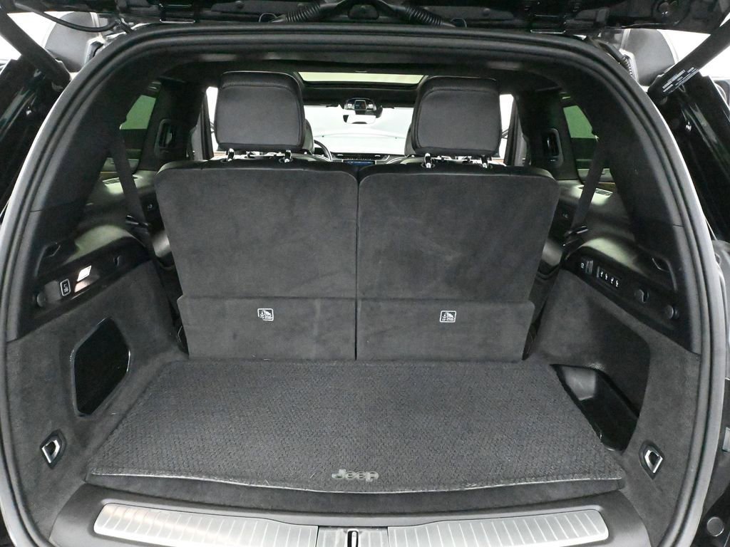 Used 2021 Jeep Grand Cherokee L Summit w/ Luxury Tech Group V AWD/4WD image 49