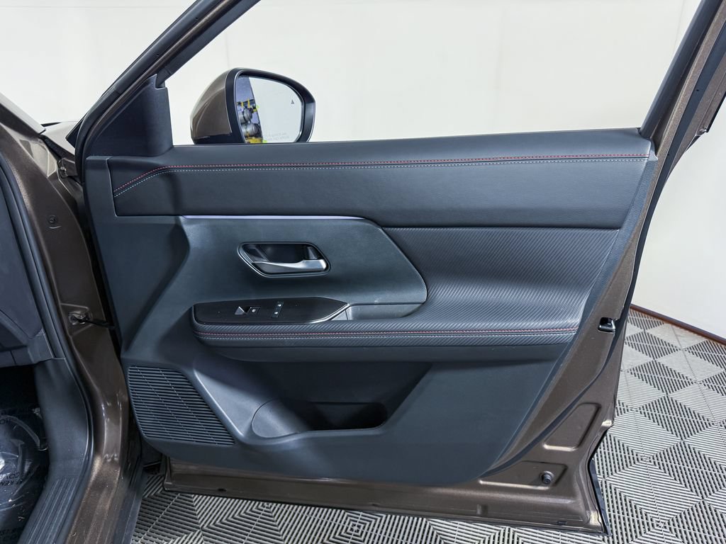 Certified 2025 Nissan Kicks SR AWD/4WD image 47