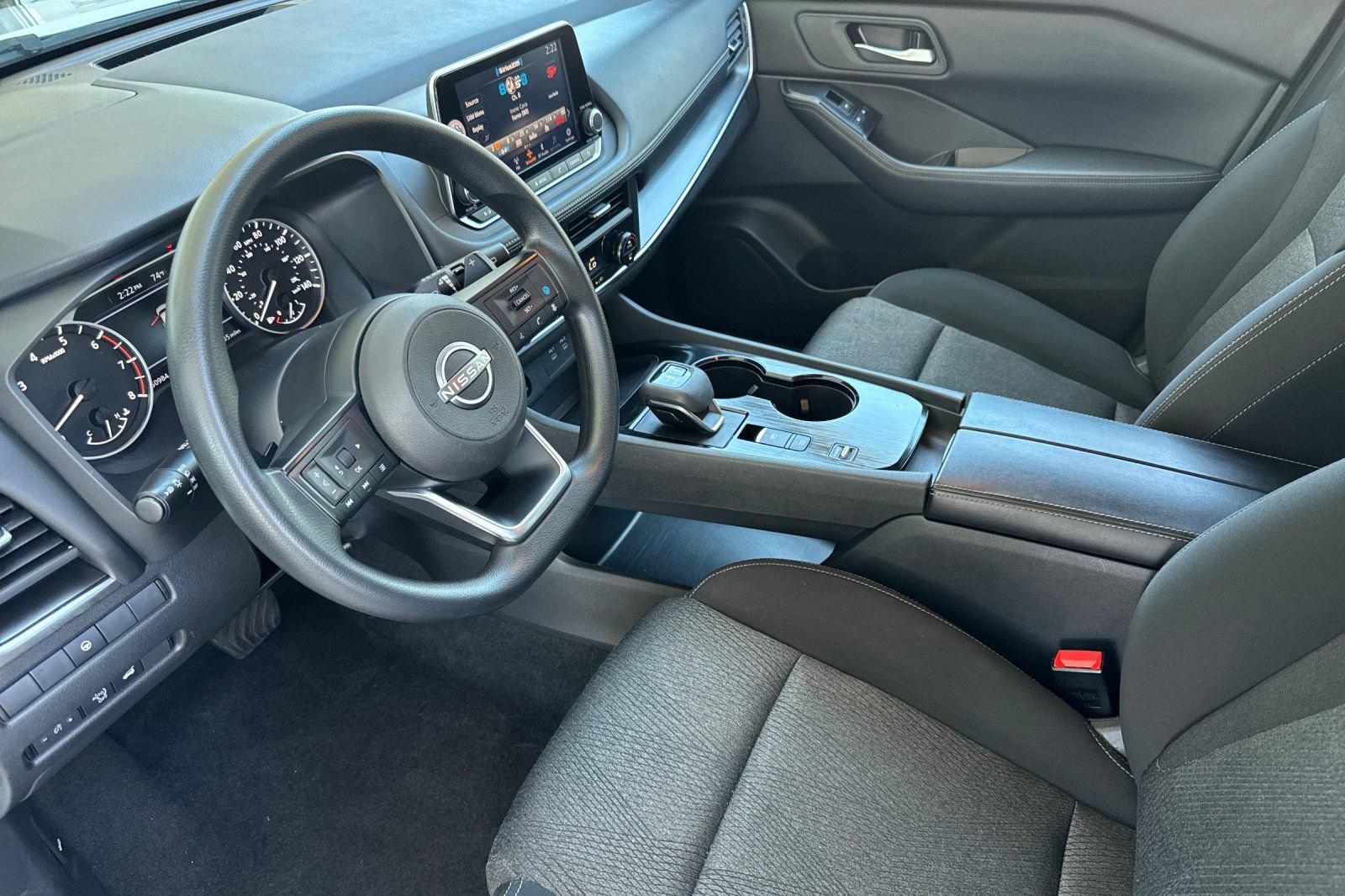 Used 2024 Nissan Rogue SV FWD image 9