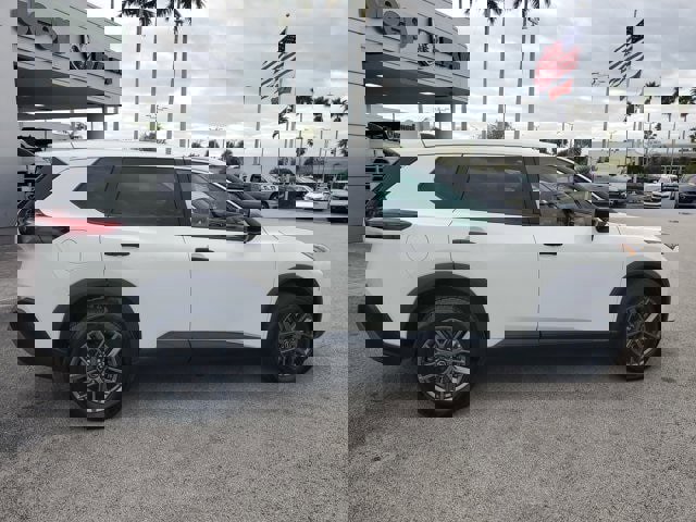 Used 2023 Nissan Rogue S image 8