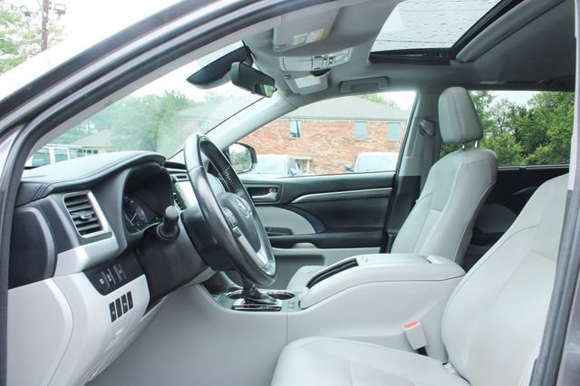 Used 2017 Toyota Highlander Limited AWD/4WD image 13