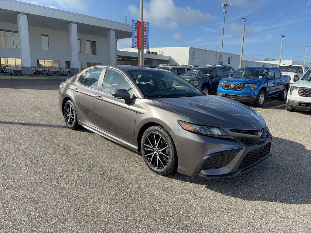 Used 2023 Toyota Camry SE image 4