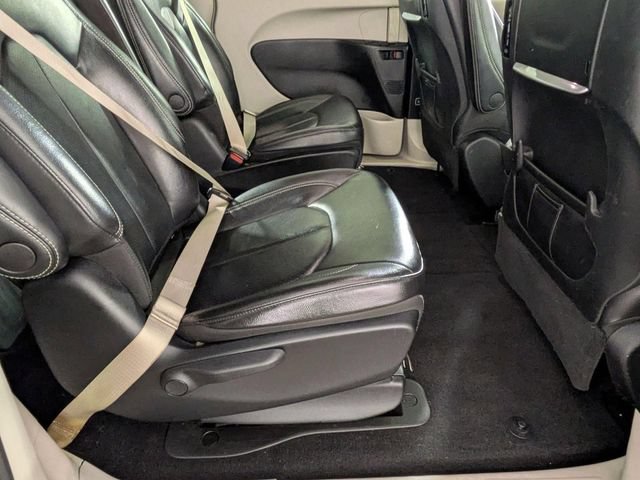 Used 2022 Chrysler Pacifica Touring-L w/ Uconnect Theater Family Group FWD image 28