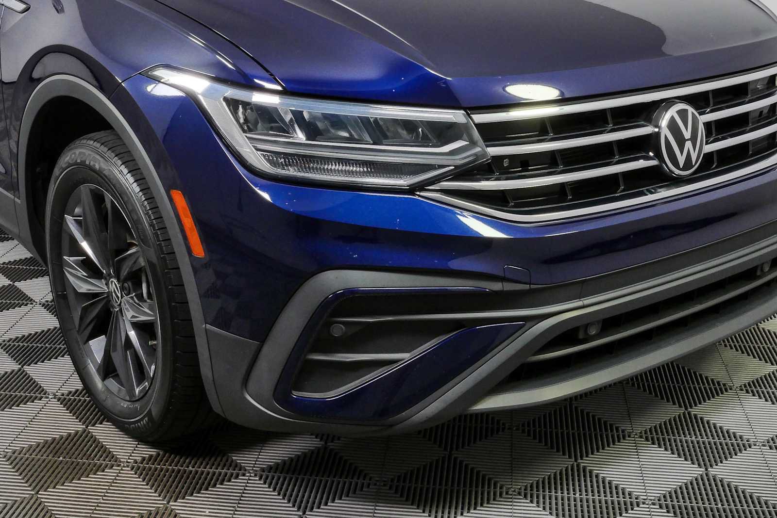 Certified 2023 Volkswagen Tiguan SE w/ Panoramic Sunroof Package FWD image 39