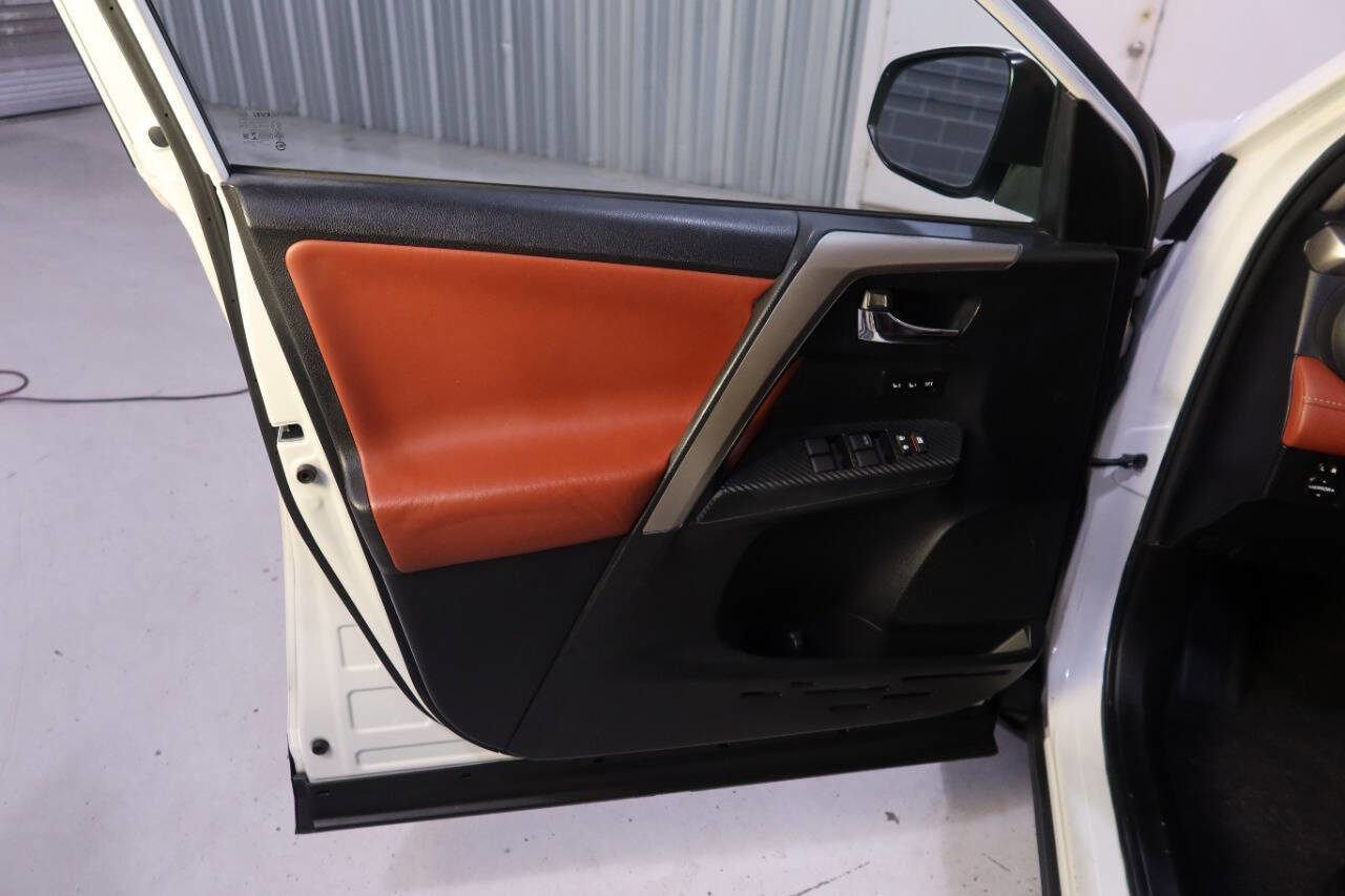 Used 2014 Toyota RAV4 Limited image 33