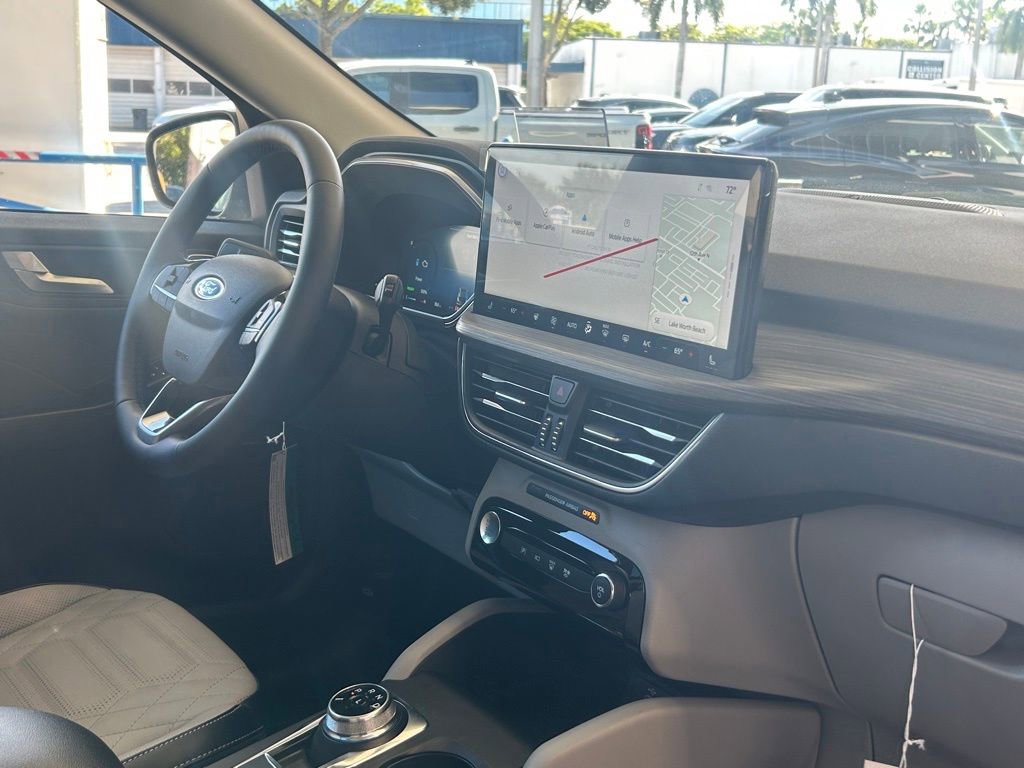 Certified 2024 Ford Escape SE w/ PHEV Premium Package image 29