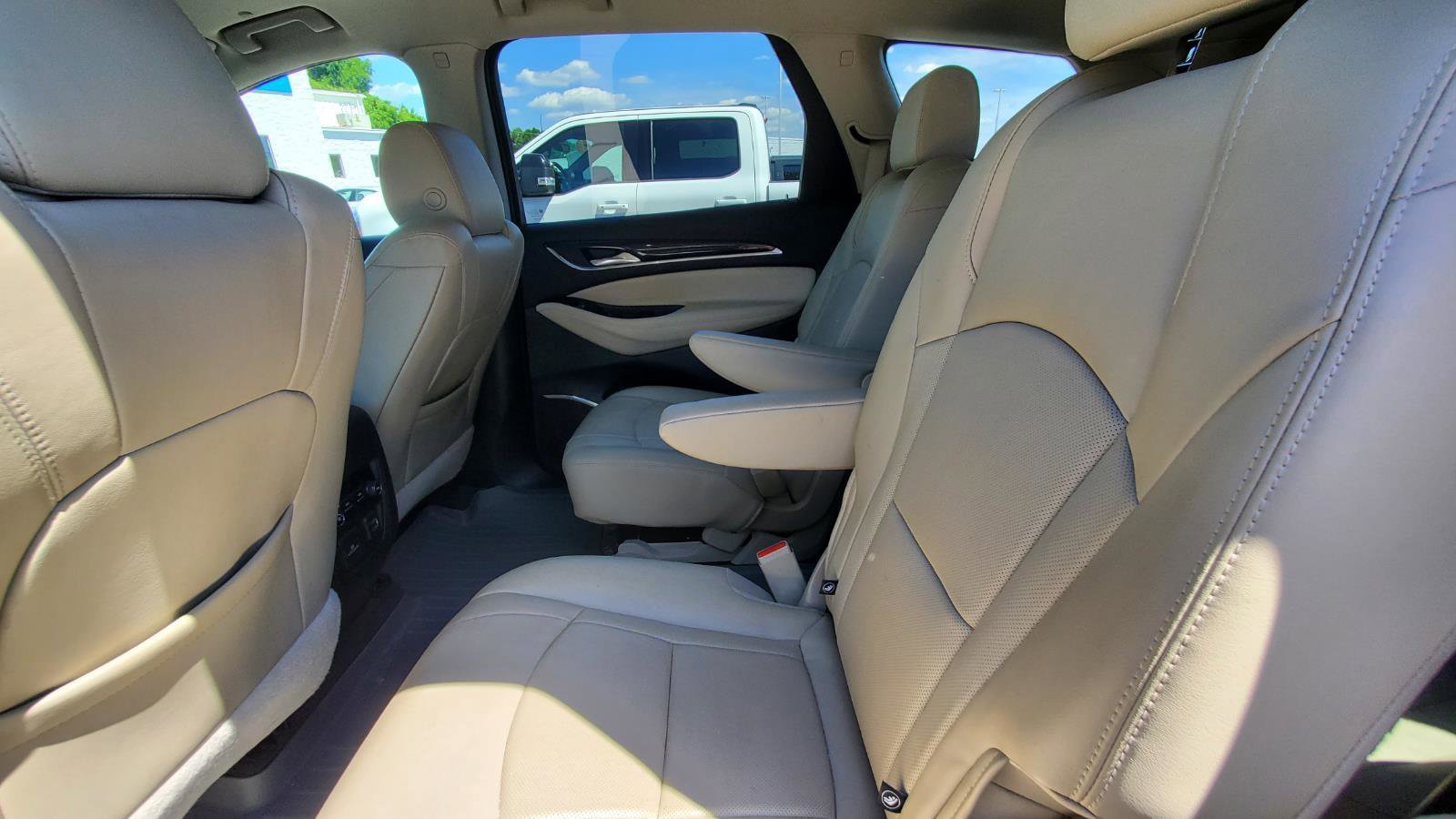 Used 2019 Buick Enclave Essence AWD/4WD image 5