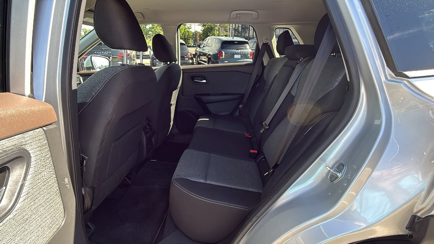 Used 2022 Nissan Rogue SV AWD/4WD image 12
