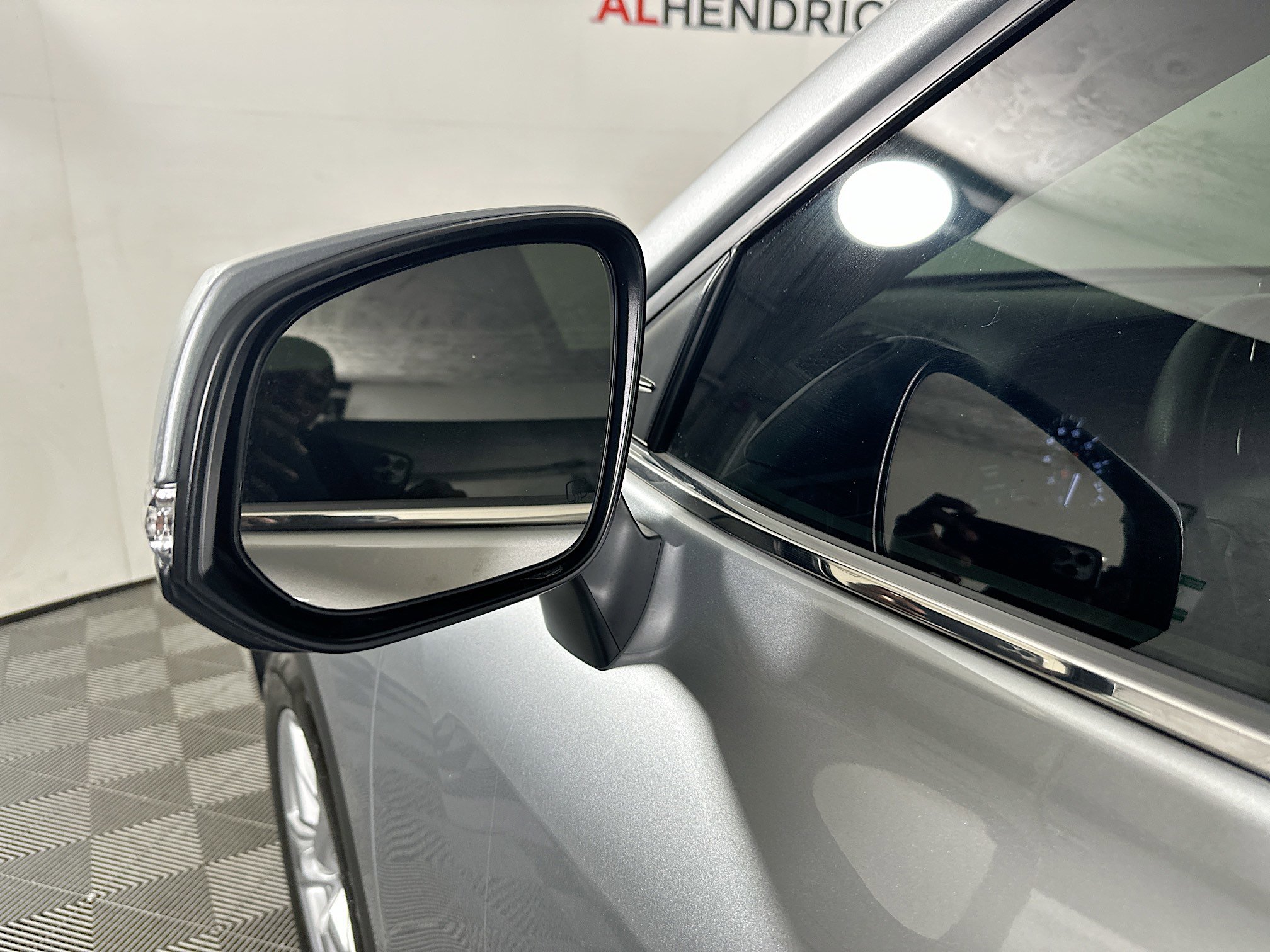 Used 2023 Toyota Highlander L image 10