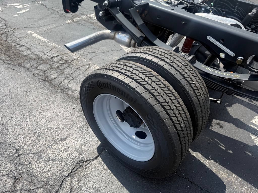 New 2026 Ford F550 2WD Regular Cab Super Duty image 35