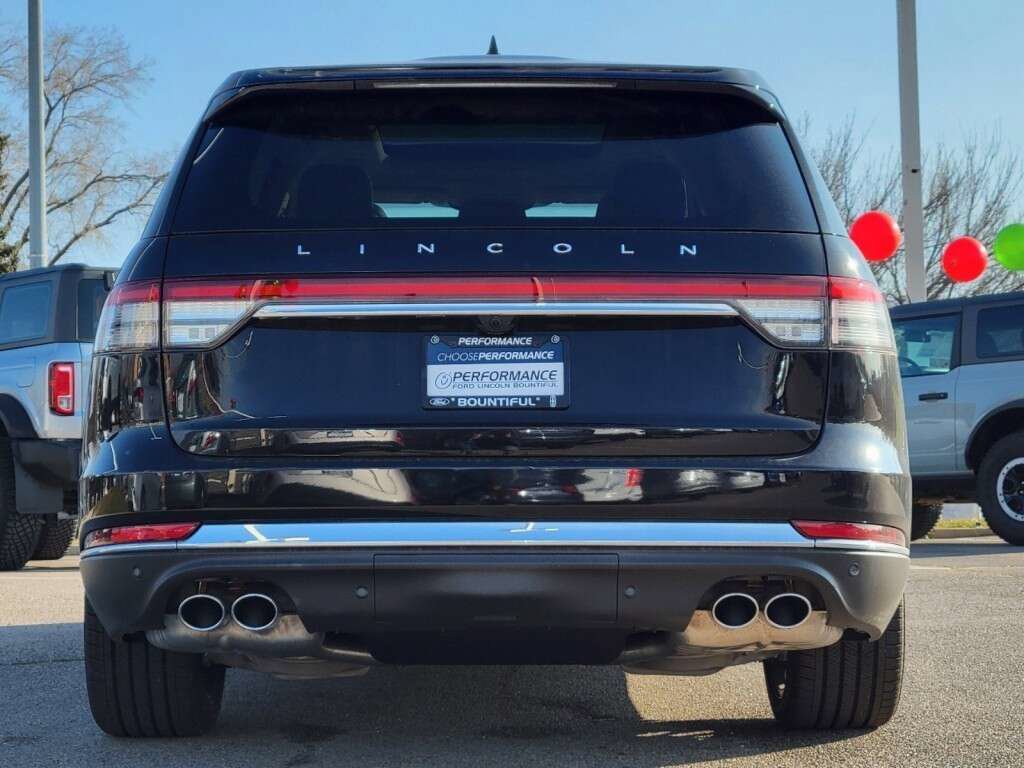 Used 2023 Lincoln Aviator Reserve w/ Equipment Group 201A AWD/4WD image 18