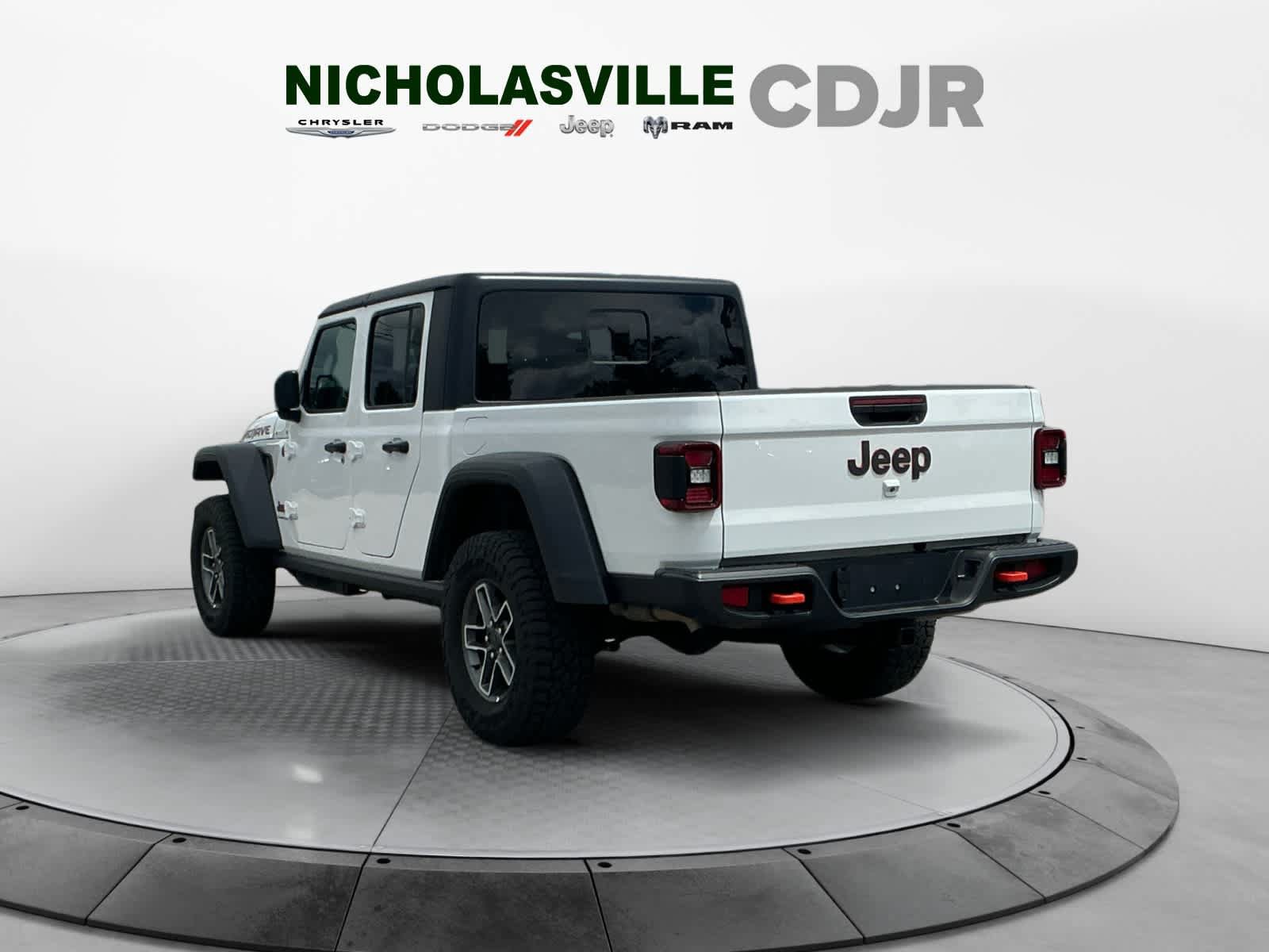 Used 2026 Jeep Gladiator Mojave AWD/4WD image 3