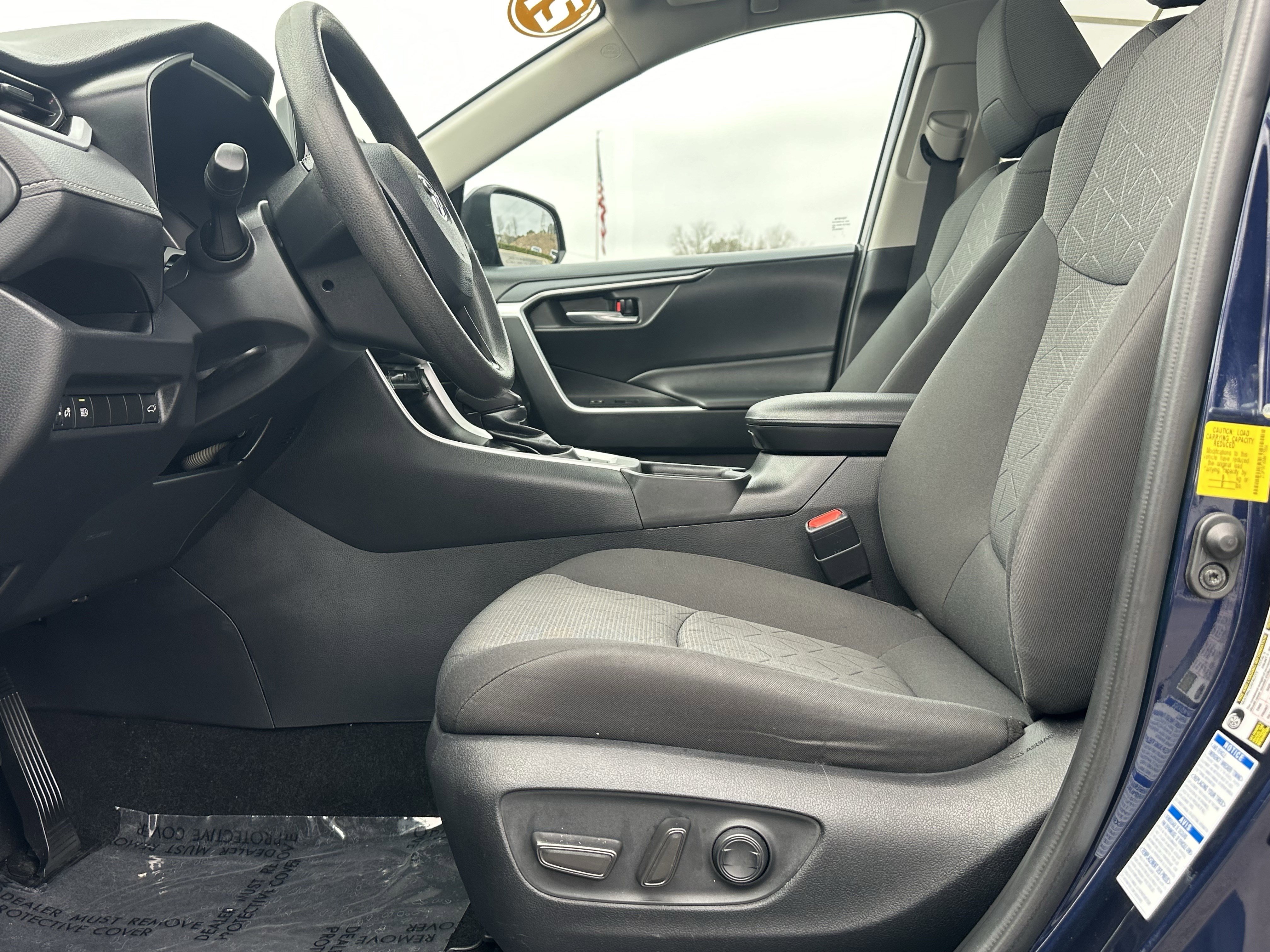 Used 2021 Toyota RAV4 XLE w/ Convenience Package image 12