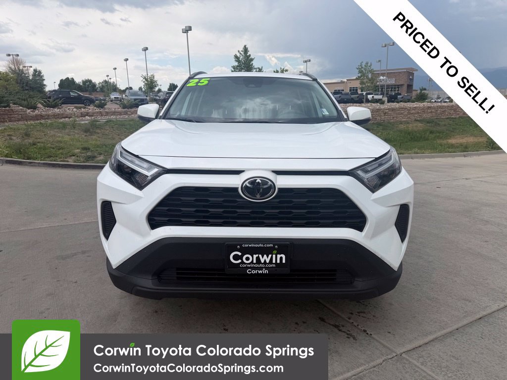 Used 2025 Toyota RAV4 XLE AWD/4WD image 2
