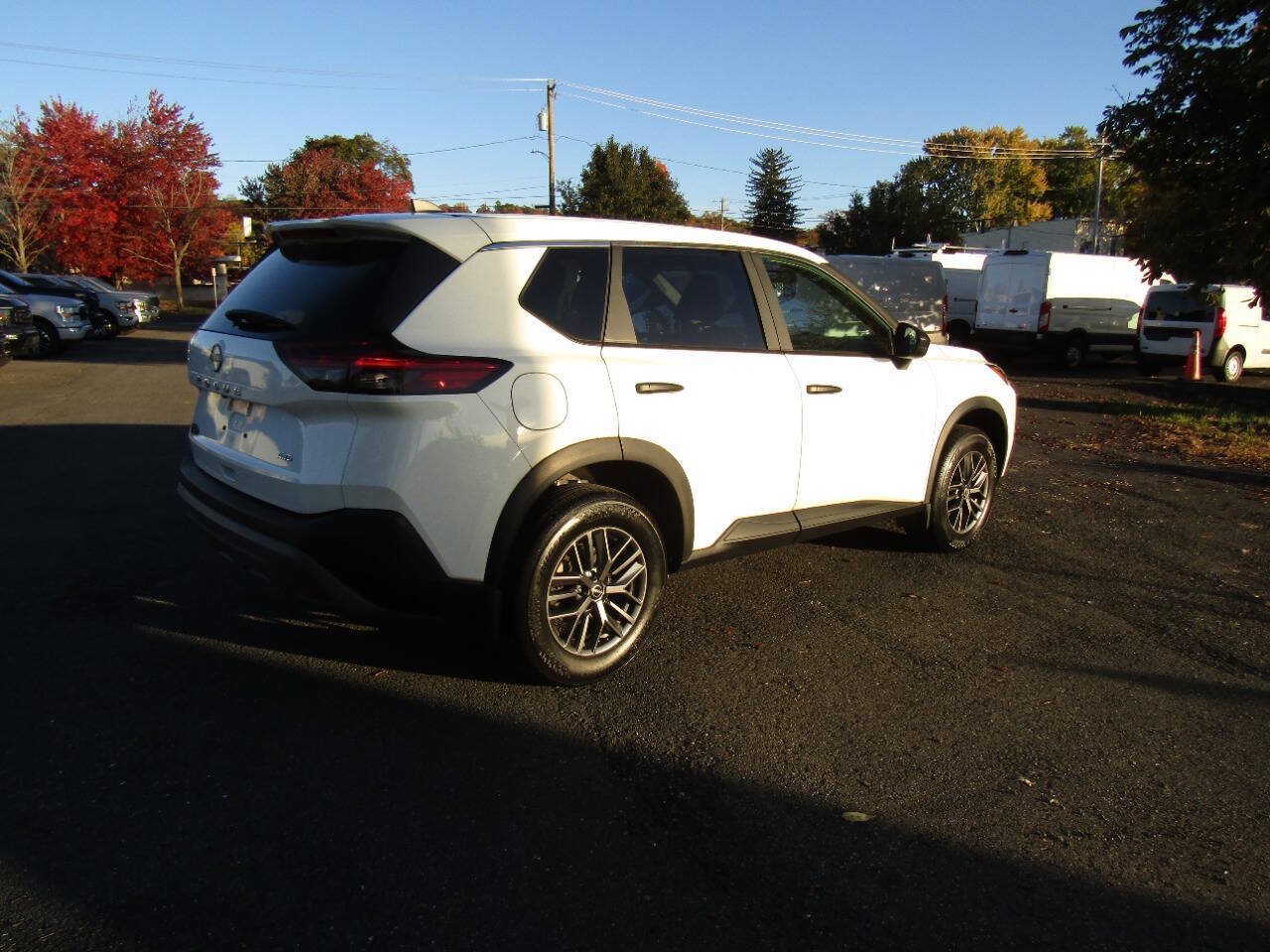 Used 2023 Nissan Rogue S AWD/4WD image 30