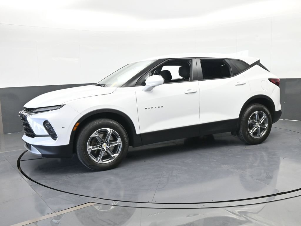 Used 2024 Chevrolet Blazer LT image 2