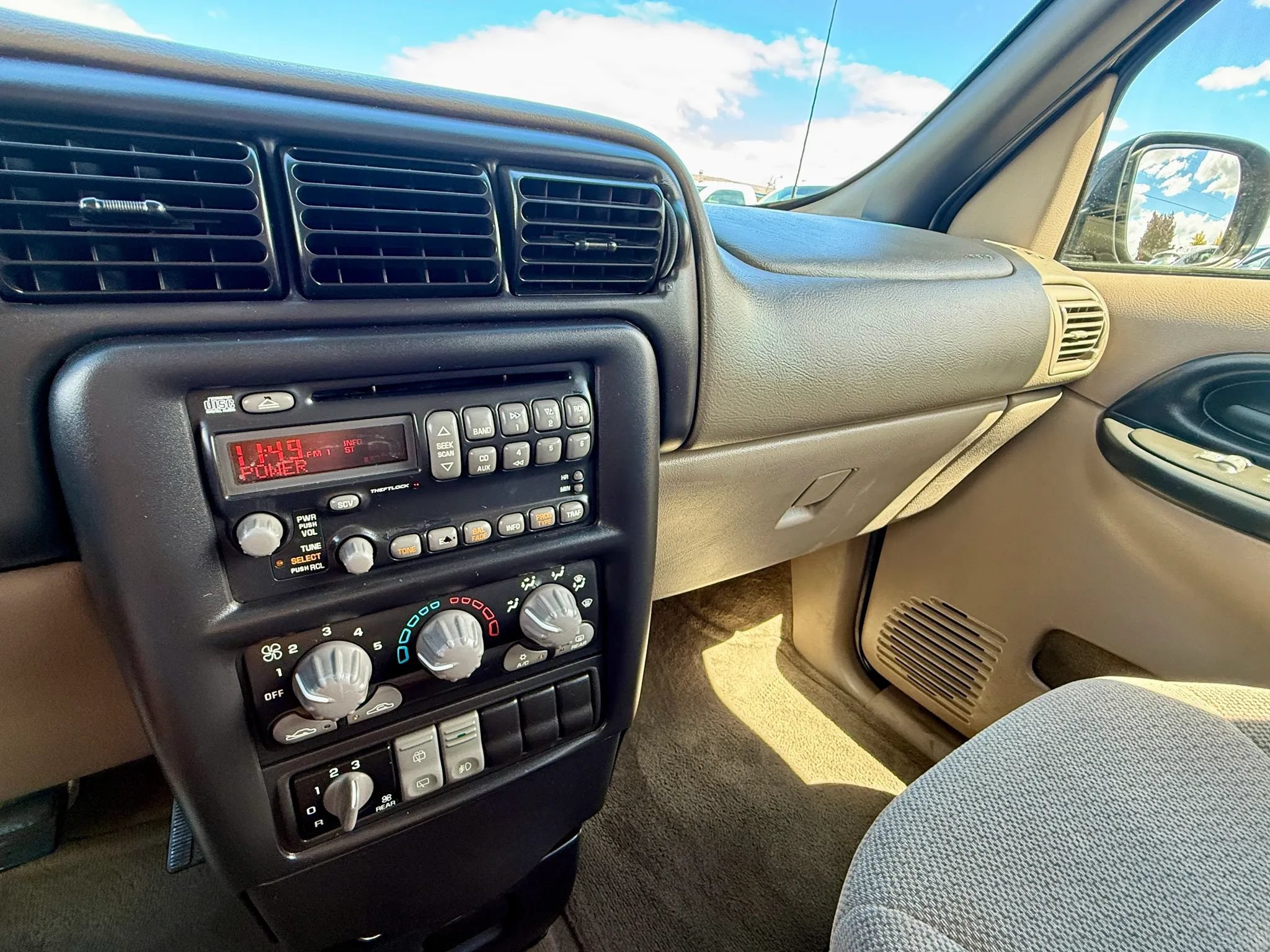 Used 2003 Pontiac Montana Extended w/ Convenience Package #1 FWD image 11