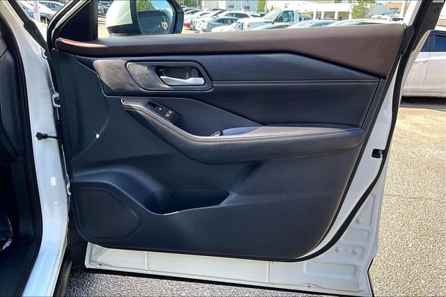 Used 2023 Nissan Rogue SV w/ SV Premium Package AWD/4WD image 19
