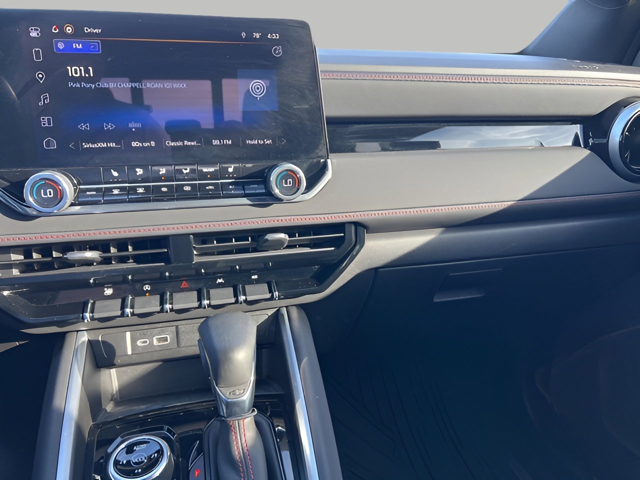 Used 2024 Chevrolet Colorado Z71 w/ Z71 Convenience Package 2 image 11