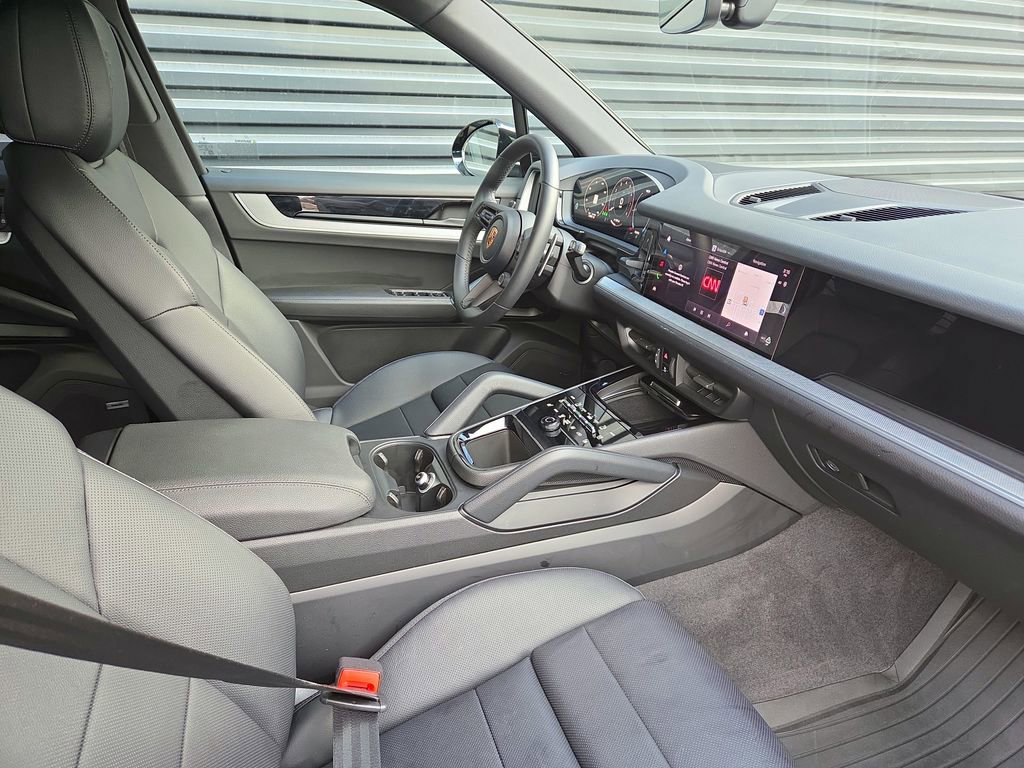 Certified 2026 Porsche Cayenne image 18