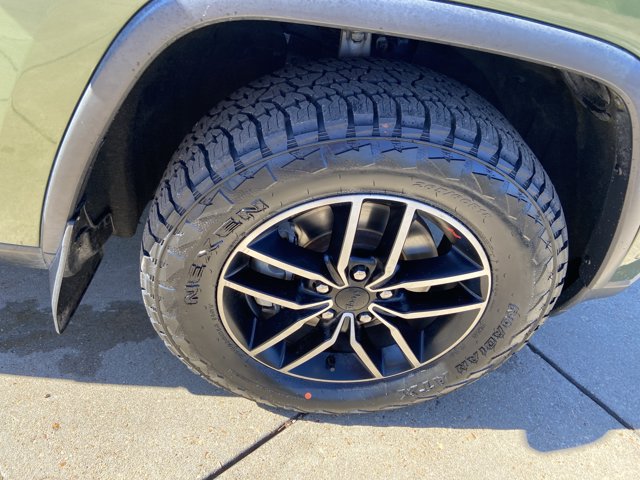 Used 2020 Jeep Grand Cherokee Trailhawk AWD/4WD image 32