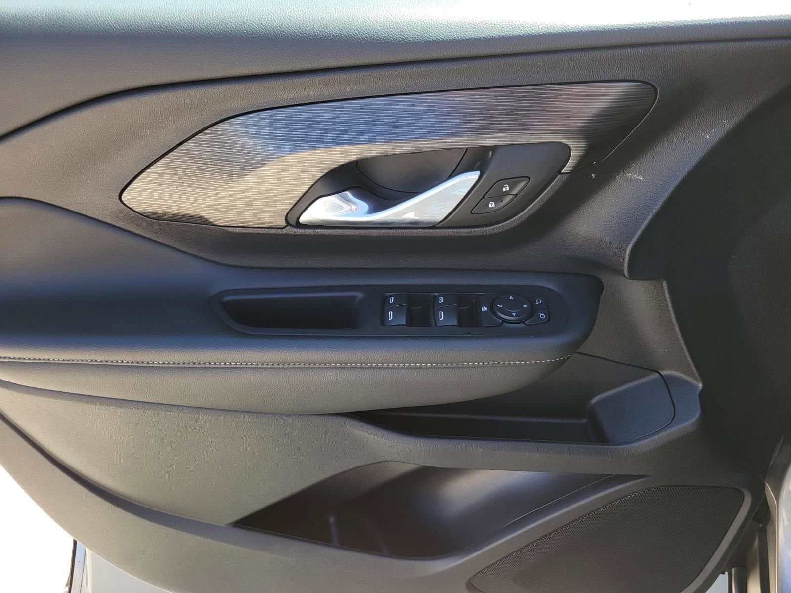 Used 2024 GMC Terrain SLE AWD/4WD image 17