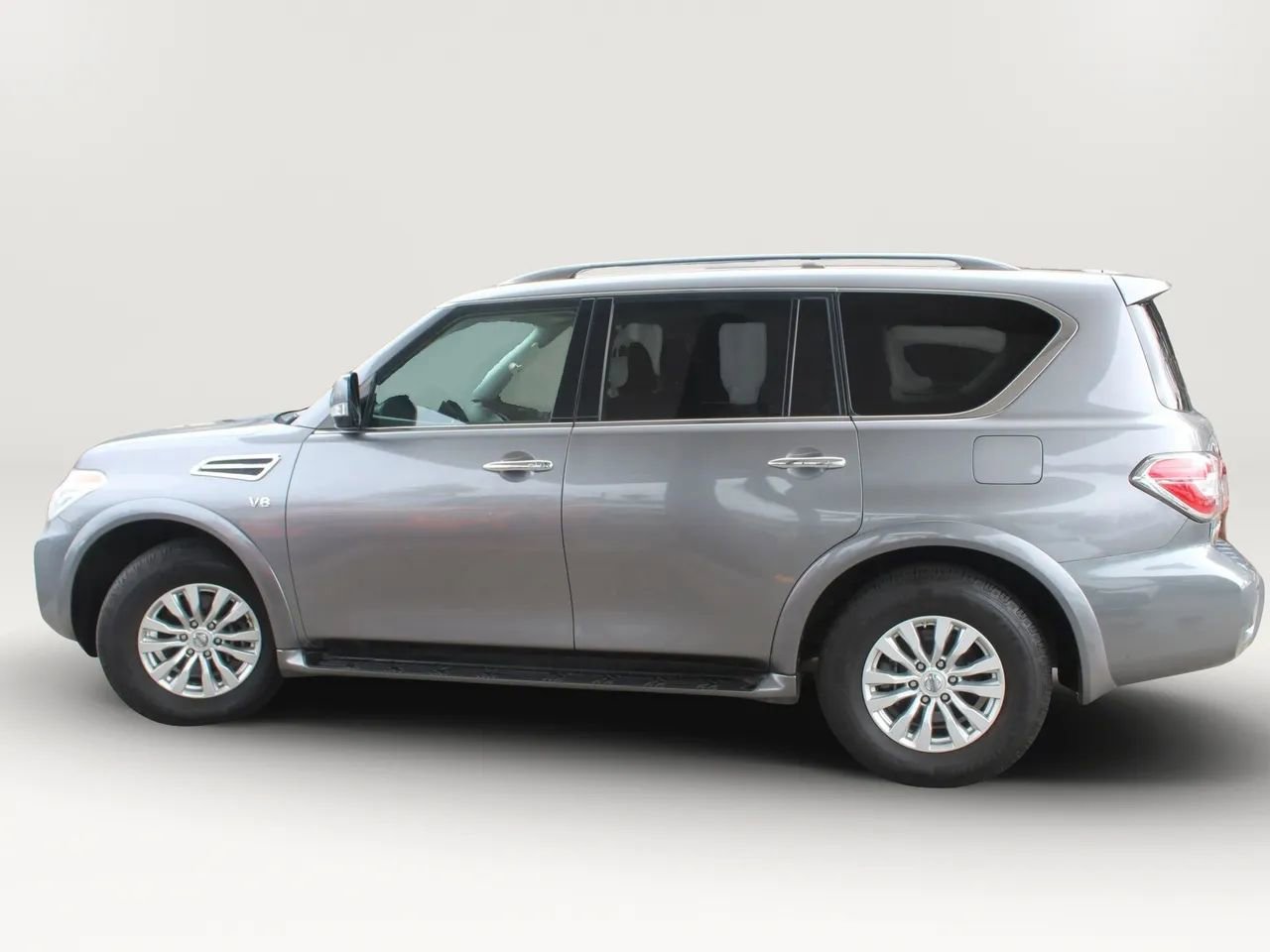 Used 2019 Nissan Armada SV image 2