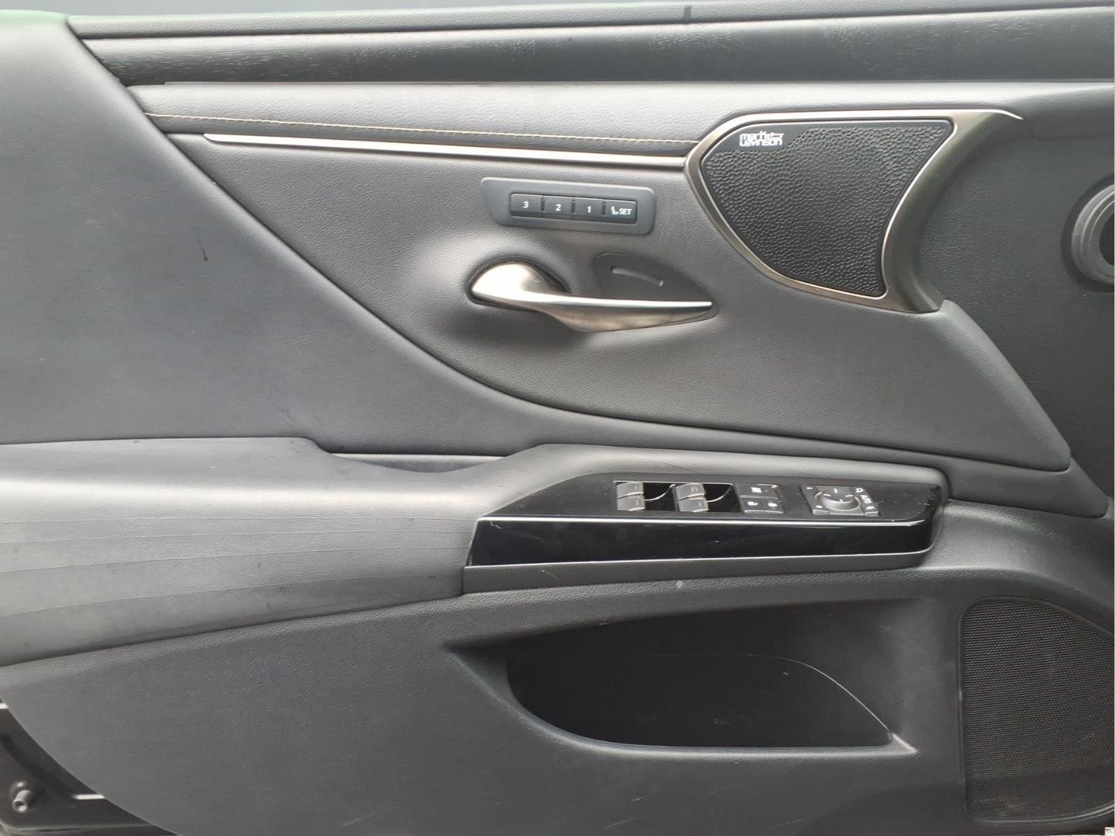 Used 2022 Lexus ES 300h w/ Accessory Package 2 image 22