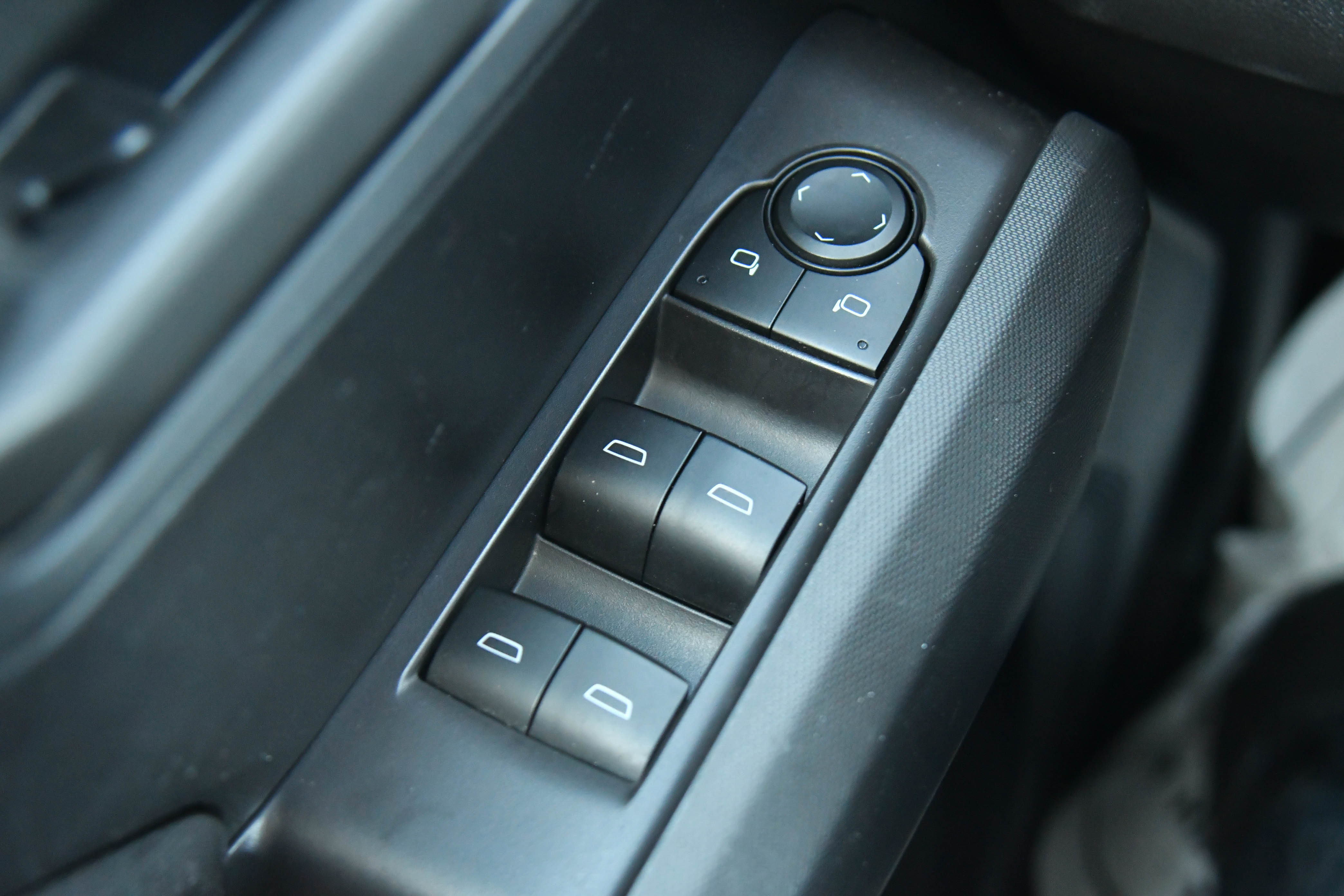 Used 2023 Chevrolet Colorado W/T RWD image 34