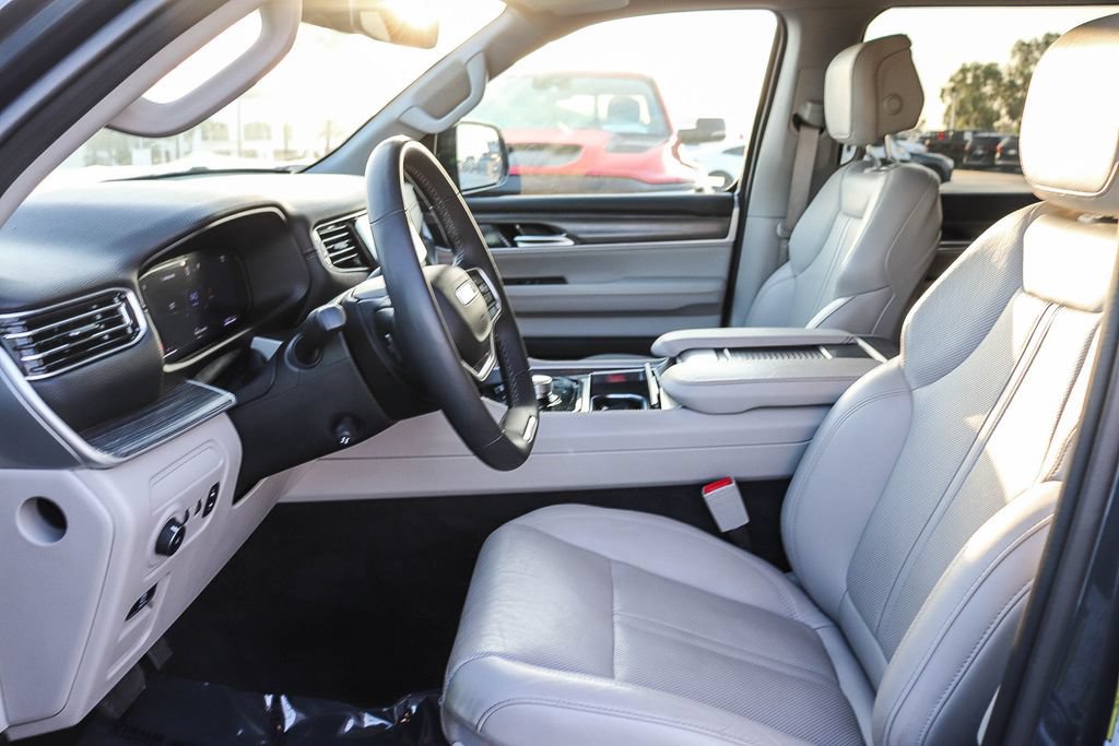 Used 2024 Jeep Wagoneer Series II AWD/4WD image 20