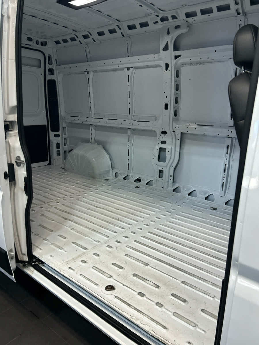 Used 2025 RAM ProMaster 2500 w/ Convenience Group FWD image 4