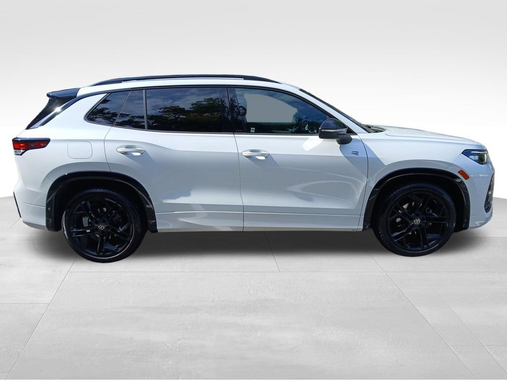 Used 2026 Volkswagen Tiguan SE R-Line FWD image 8