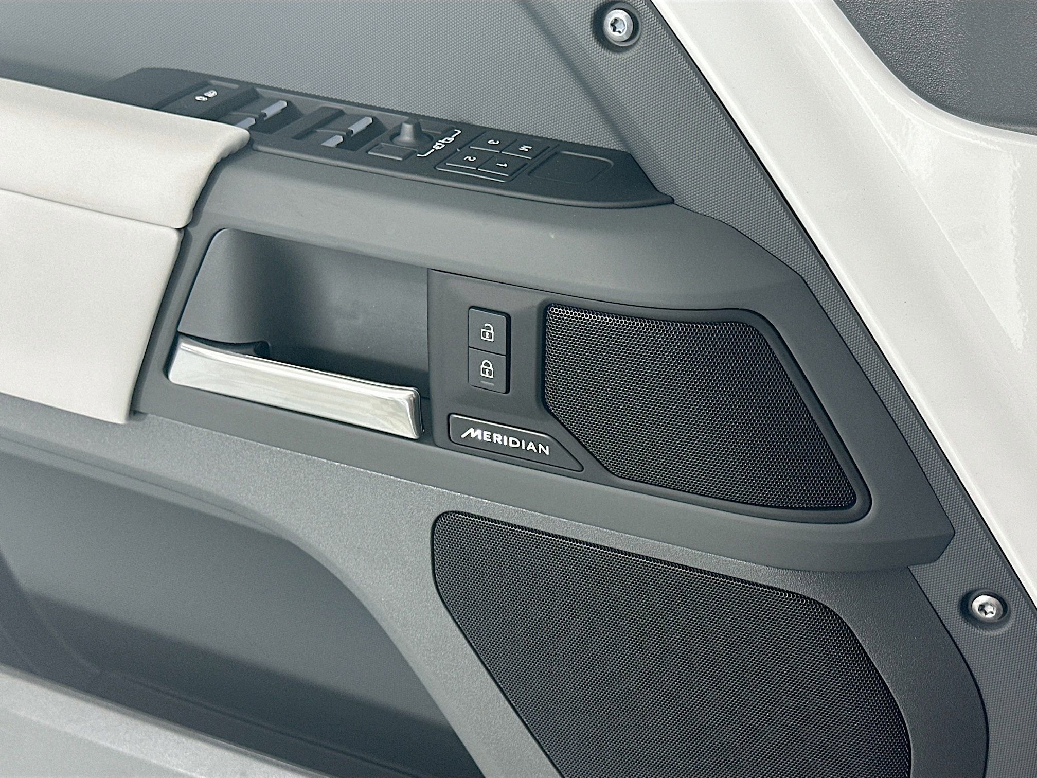 Used 2026 Land Rover Defender 110 S image 16