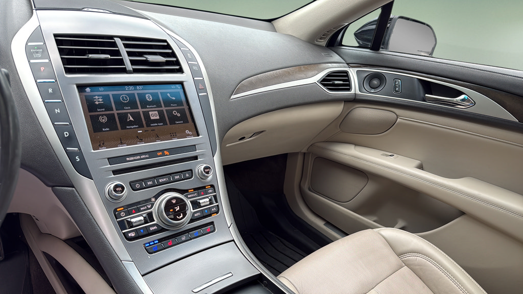 Used 2018 Lincoln MKZ Reserve w/ Climate Package FWD image 24