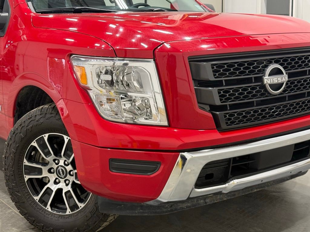 Used 2023 Nissan Titan SV image 43