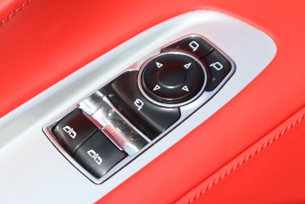 Used 2022 Chevrolet Corvette Stingray Premium Cpe w/ Z51 Performance Package RWD image 18